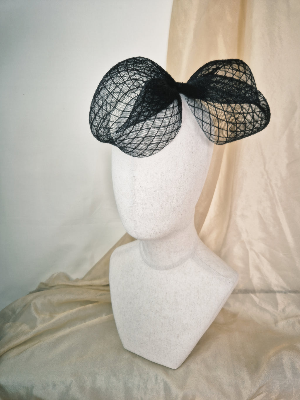 Jen Hourglass Bow