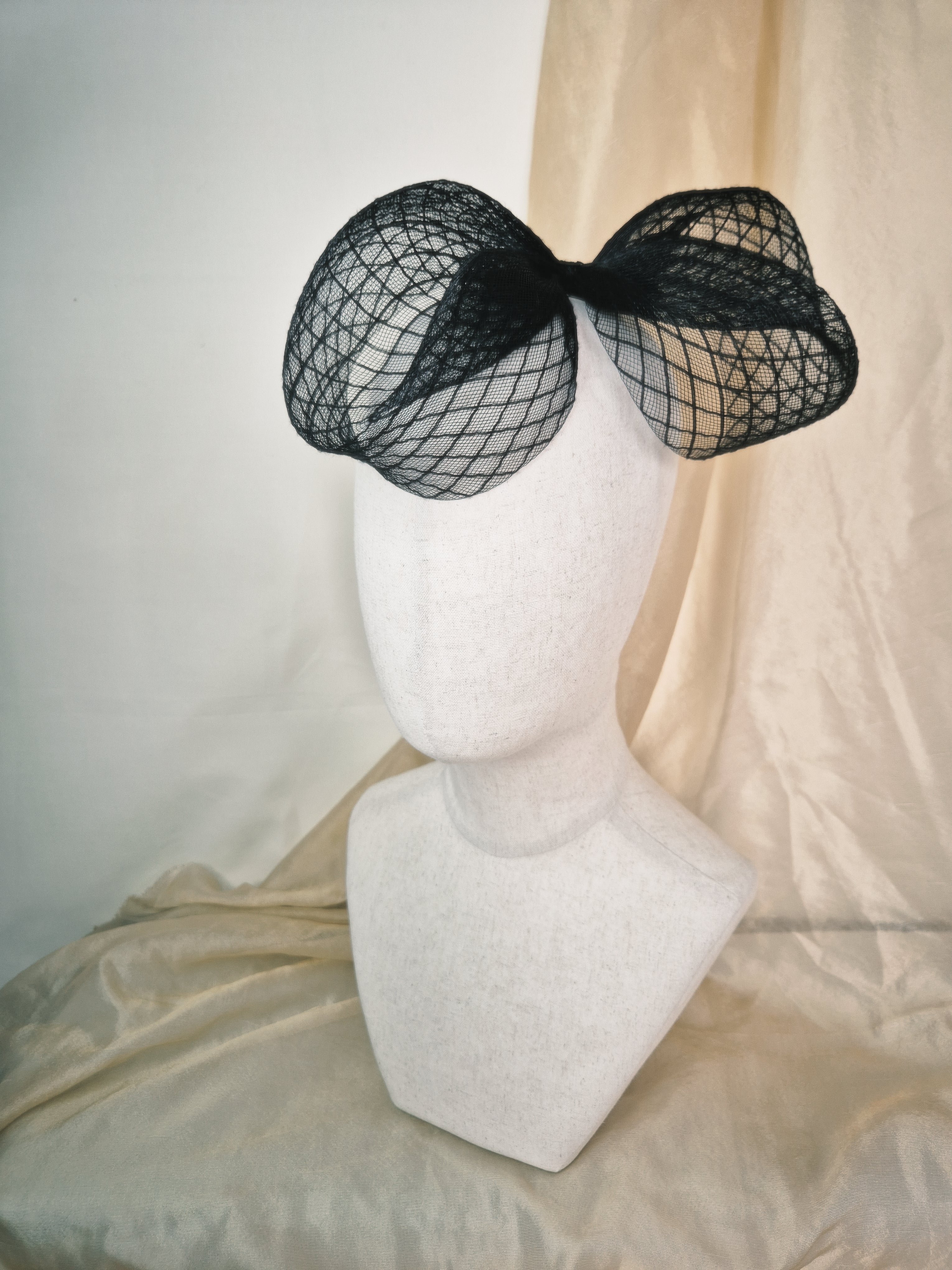 Jen Hourglass Bow